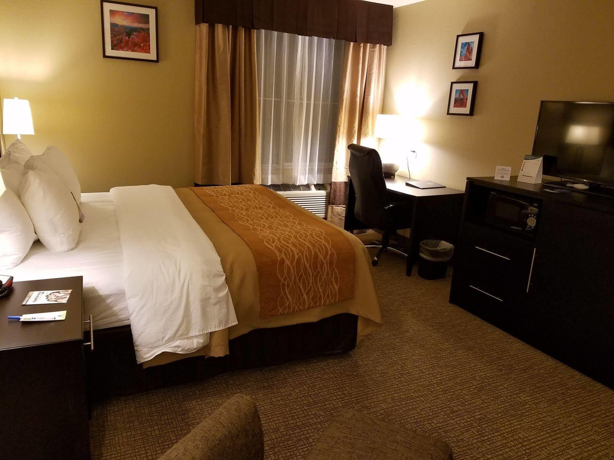 Comfort Inn & Suites Vernal - National Monument Area Экстерьер фото